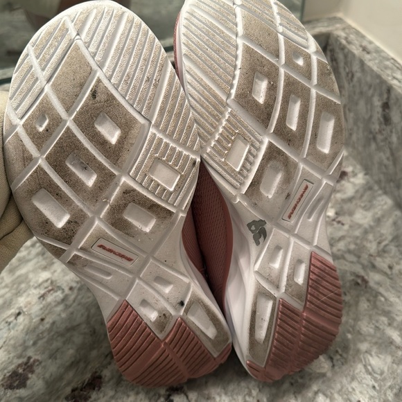 Skechers memory foam in a 6.5. Used only once. No odors. Does not come with box. - Picture 10 of 10